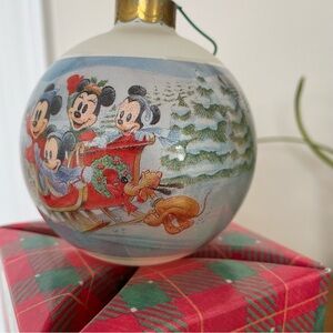 Disney 1996 Mickey's Winter Wonderland ornament